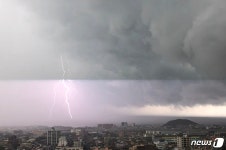 제주 동부, 추자도 제외 전지역에 호우특보…곳곳에 천둥·번개