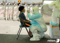 검사받는 화순초 학생들