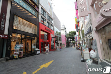 전국 거리두기 2단계…명동거리 텅텅