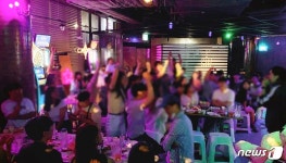 노 마스크에 음주 댄스파티…제주 게하 집단감염 시한폭탄