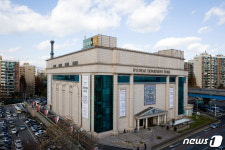 코로나 재확산에…현대百, 수도권 백화점·아울렛 방역 강화