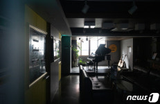 사회적 거리두기 2.5단계 불 꺼진 음악학원