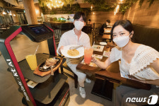 매드포갈릭에서 AI 로봇이 서빙해요