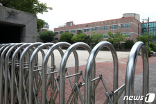 확진자 발생으로 폐쇄된 중목초등학교