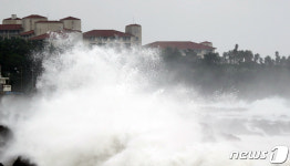 가까이 다가온 태풍 마이삭