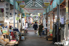 썰렁한 사랑제일교회 인근 전통시장