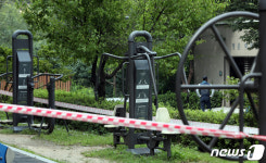 폐쇄된 야외 운동공간