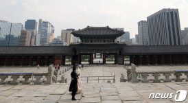 선선해진 날씨, 한산한 경복궁