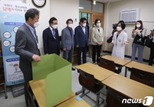 원격수업 현장 점검 나선 이낙연·유은혜