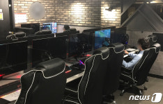 사회적거리두기 2단계 완화...고위험 시설서 제외된 PC방