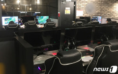 사회적거리두기 2단계 완화 썰렁한 PC방