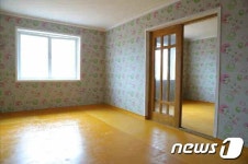 북한 황해북도에 들어선 새 살림집 내부 모습