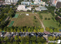 8.4 부동산 대책 규탄 차량 타고 시위