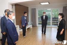 충주 보훈휴양원 시설 둘러보는 박삼득 국가보훈처장