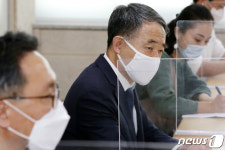 코로나19 긴급 생계지원 논의