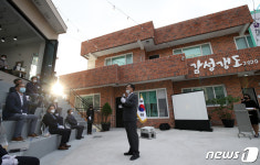 축사 전하는 이동권 울산북구청장