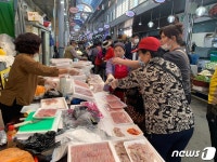 [르포]모처럼 시끌벅적…추석 앞둔 광주 말바우시장 손님 북적