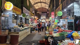 “추석 코앞인데”…줄어든 손님에 일산 시장 상인들 한숨