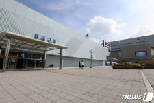 텅 빈 동대구역 광장