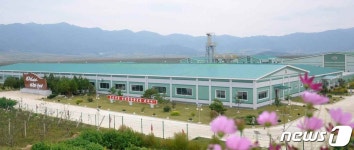강원도 고산과수종합농장에 세워진 과일 가공공장 전경