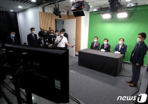 새 역사 쓰는 느낌…코로나가 앞당긴 디지털 국회 변화상