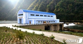 북한, 당 창건 75주년 앞두고 흥주청년 4호 발전소 완공