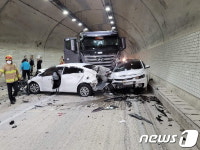 여수 대포터널서 차량 6중 추돌사고