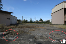 포탄으로 파괴된 기둥 흔적들