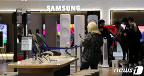 삼성전자 3분기 영업익 12조 돌파...폰·가전·반도체 모두 선방