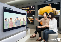 1등들의 만남…전 세계 삼성TV 매장서 BTS Dynamite 즐긴다