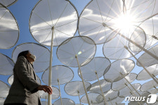 야외 공간서 만나는 쉼터 같은 작품