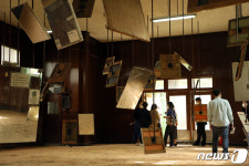 광주비엔날레 관람하는 시민들