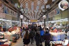 "강화 특산물 새우젓 다시 맛본다"…외포리 수산물직판장 재개장