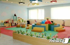 북한 삼지연시 인민병원에 설치된 어린이 놀이장