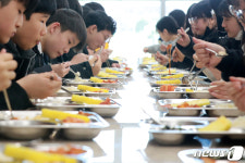 대구 중학생 무상교복·고교생 무상급식 내년부터 전면 시행