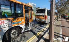 울산 동구서 시내버스 간 추돌사고…승객 15명 경상