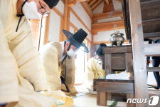 초헌관으로 향사 봉행하는 장세용 구미시장