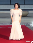 김영희, 시상식서 만능엔터테이너상 개그우먼 부문 수상…가족 일상 공개와 방송 활동 확대 주목
