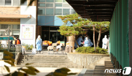 재학생 확진으로 긴장