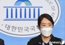 월성1호기 감사원 감사결과 기자회견 갖는 고민정 의원
