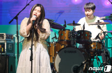 청춘대학가요제서 열창하는 여주대학교 아야아야아이야 팀