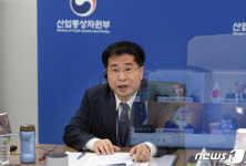 인사말하는 강경성 실장