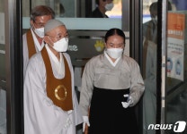 이건희 회장 빈소 찾은 전산 김주원 종법사
