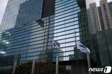 서초동 삼성 사옥에 조기 게양