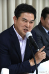 마포포럼 강연하는 김태호