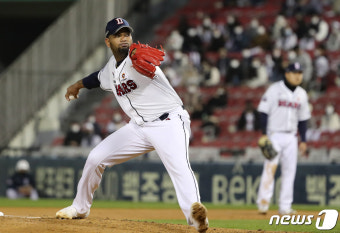 '알칸타라 완벽투' 두산, 키움 2-0으로 꺾고 '4위 확보'