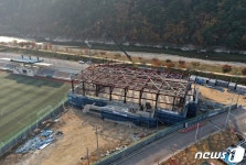 인제 기린다목적체육관 내년 개장 ‘이상무’…공정률 50%