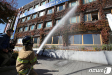 남춘천중학교 화재… 10여명 학생 병원 치료중
