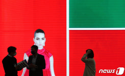 화면 속으로 몰입