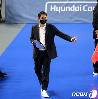 최태웅 감독, 징계로 11일 대한항공전 벤치 못 앉아…송병일 코치 대행